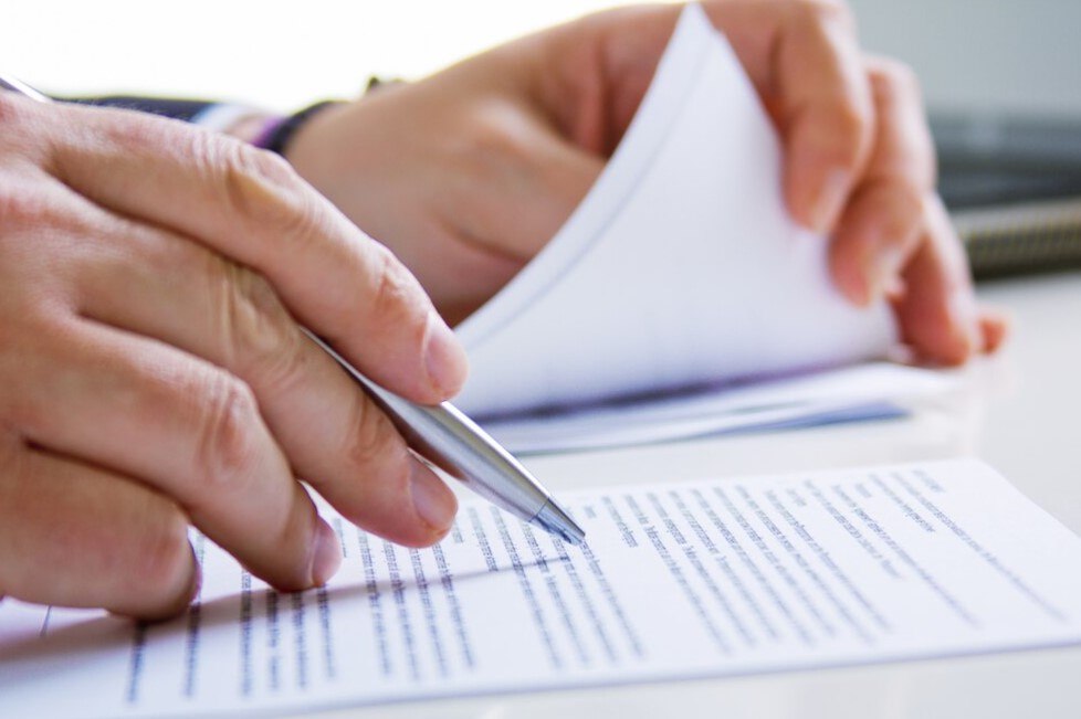 Если ДКП заверяли у нотариуса, соглашение о его расторжении тоже заверяют у нотариуса. Фото: ru.freepik.com