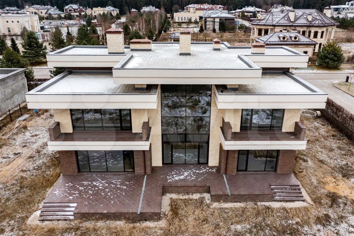 Как минимум один верторлет на крыше поместится. Фото: avito.ru, АН Contact Real Estate