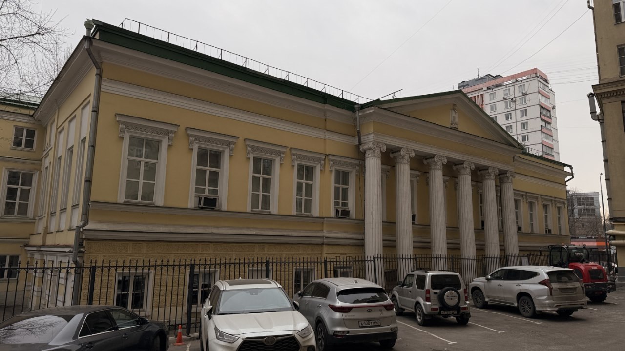 Дом №39 стр. 2 перестраивали в 1820-е гг., но в его основе – палаты боярина И. П. Матюшкина XVII в. Фото: Мир Квартир