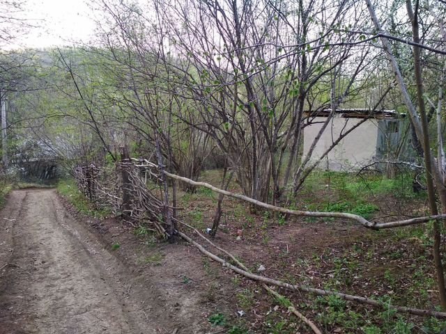 За дом без ремонта междуСимферополем и Алуштой хотят 750 тысяч. Фото: аvito.ru