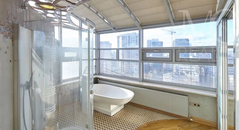 Трехэтажная квартира обойдется в 90,6 млн. Фото: Monumental Group, Cian.ru