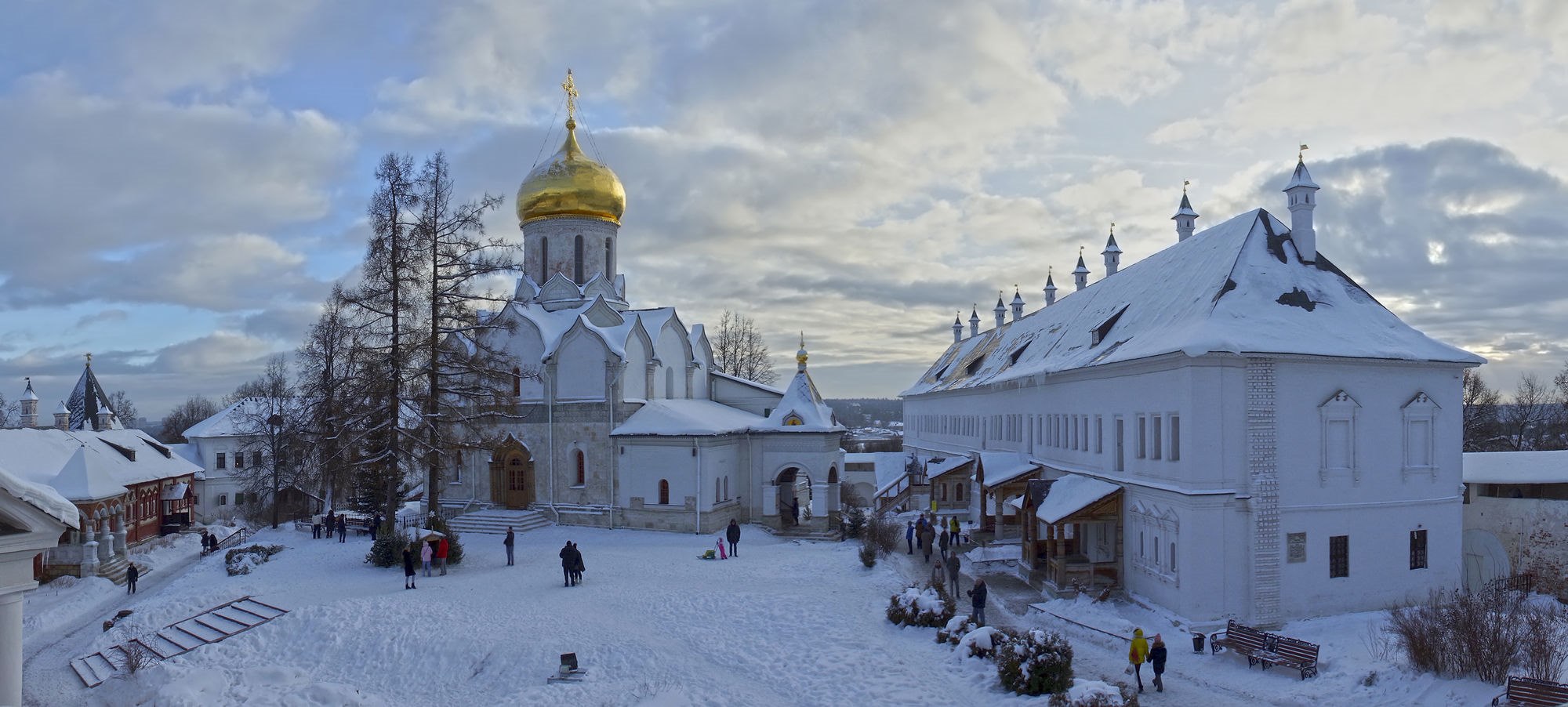 Новый год в Звенигороде. Сколько стоит посуточная аренда в подмосковной  Швейцарии — Обзоры рынка недвижимости в интернет-журнале МИР КВАРТИР